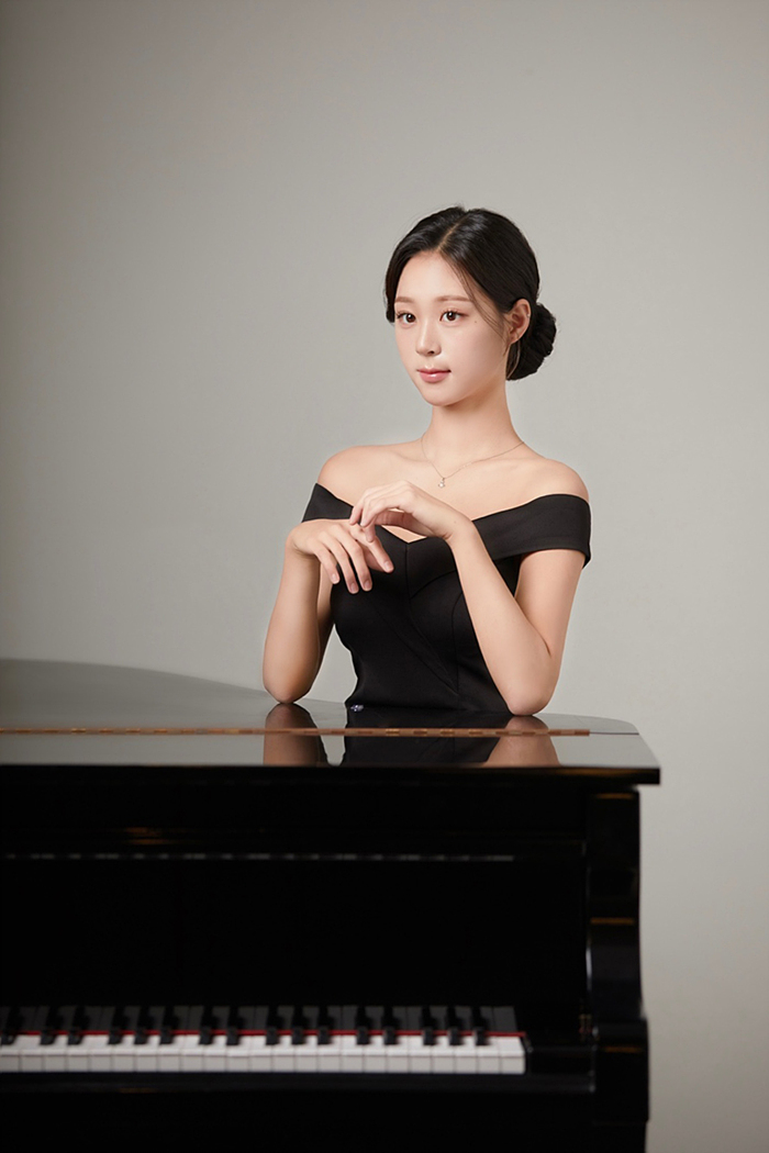 피아노프로필 여자 프로필 스튜디오 (1).jpg